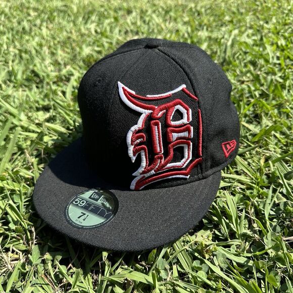 Detroit Redwings Fitted New Era Hat‎ 59Fifty 7-1/4 Black Red Woolly Hockey Cap